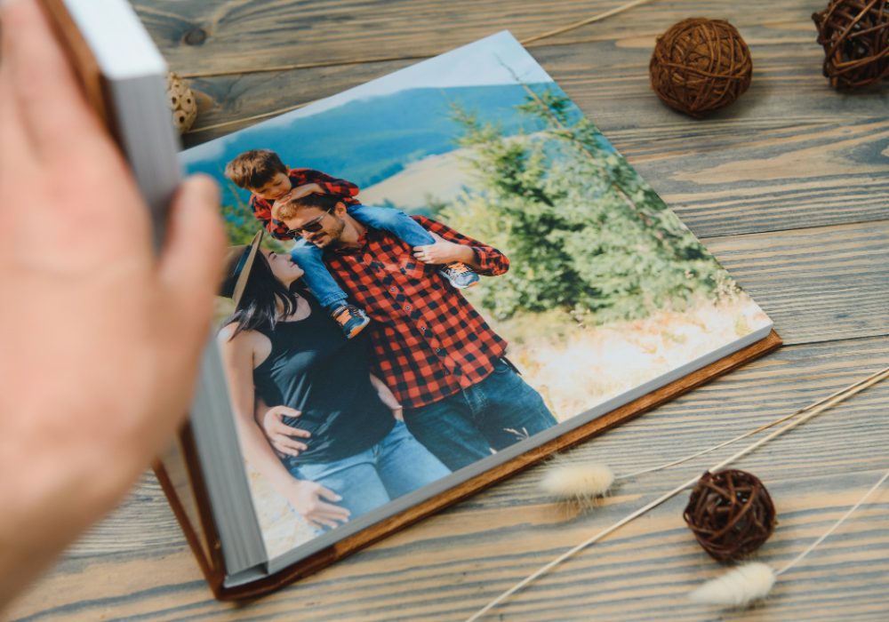 luxury-wooden-photo-book-natural-surface-family-memories-photobook (1)